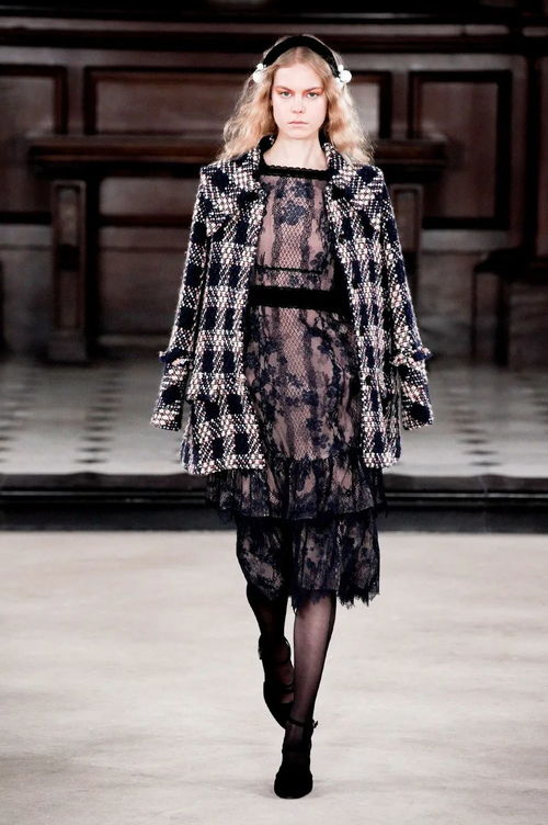 2021-2022年服裝設(shè)計(jì)元素分析 新式格紋、運(yùn)動風(fēng)向、復(fù)古穿搭與首飾潮流